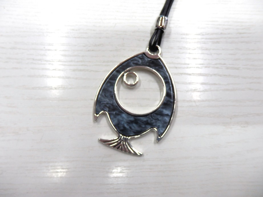 Dlouhý náhrdelník s přívěskem RYBA