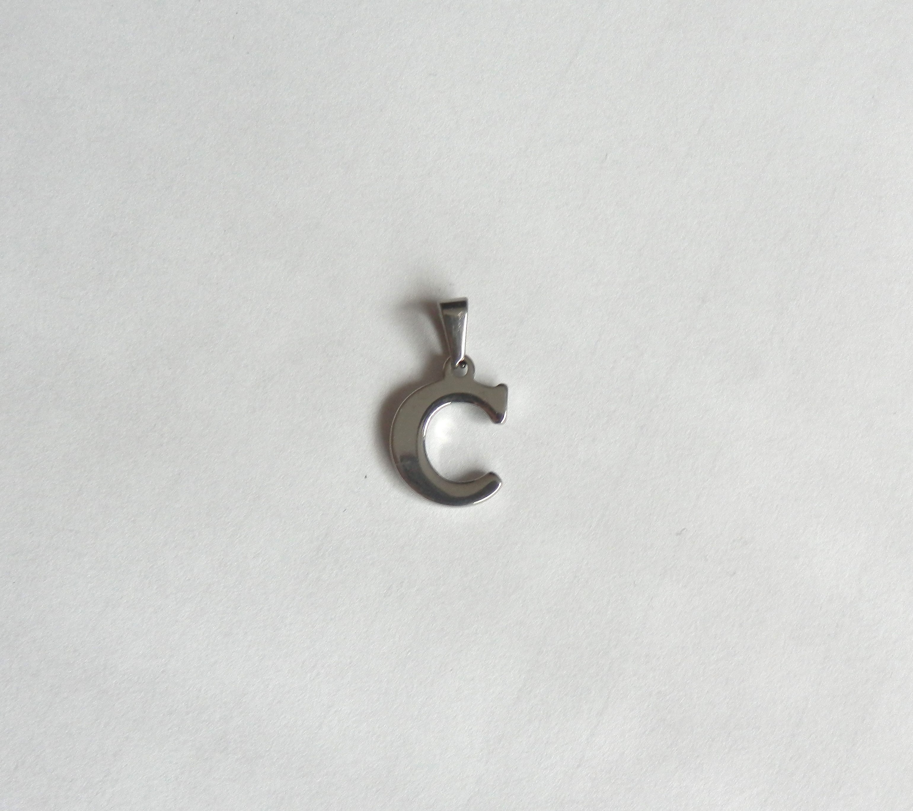 Ocelový přívěsek písmeno C