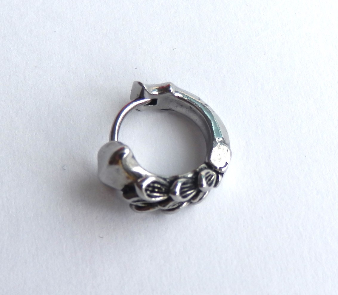 Piercing do ucha kroužek