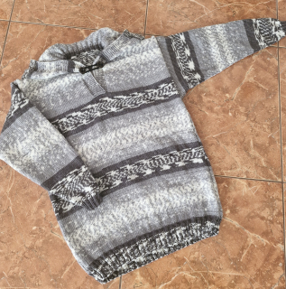 Háčkovaný svetr s kapucí (7 - 9 let)