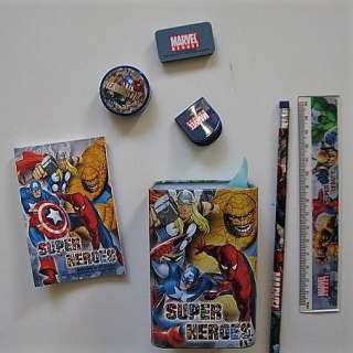Stojánek na tužky + výbava MARVEL